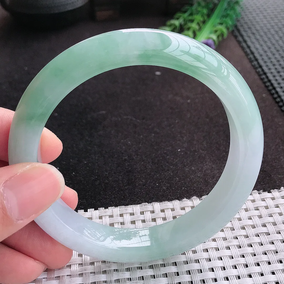 天然A货翡翠63/12.6/9.5老坑冰胶果冻大圈口飘花手镯宽边玉手镯