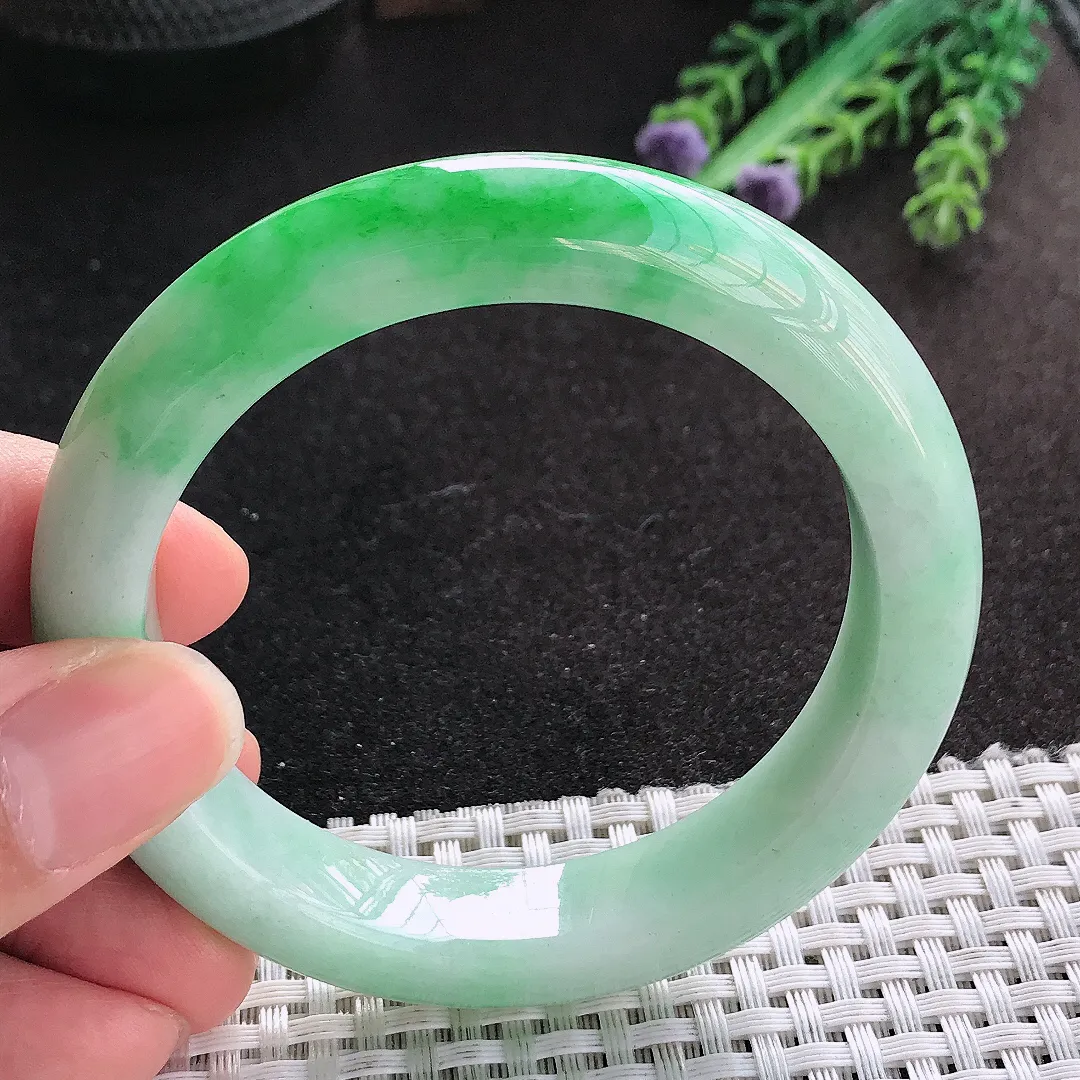 天然A货翡翠56/12.5/9.5老坑精美飘阳绿辣绿手镯宽边玉手镯