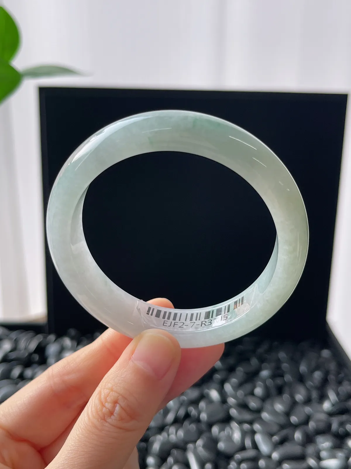 正圈53.8圈口，翡翠糯化种飘绿手镯