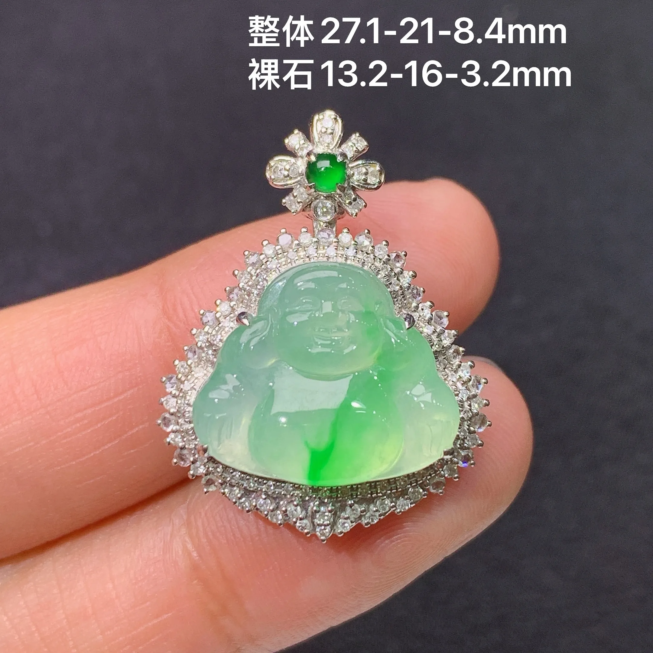 冰飘绿笑佛吊坠，18k金镶嵌，冰润色阳，品相好，种水足，整体尺寸27.1*21*8.4