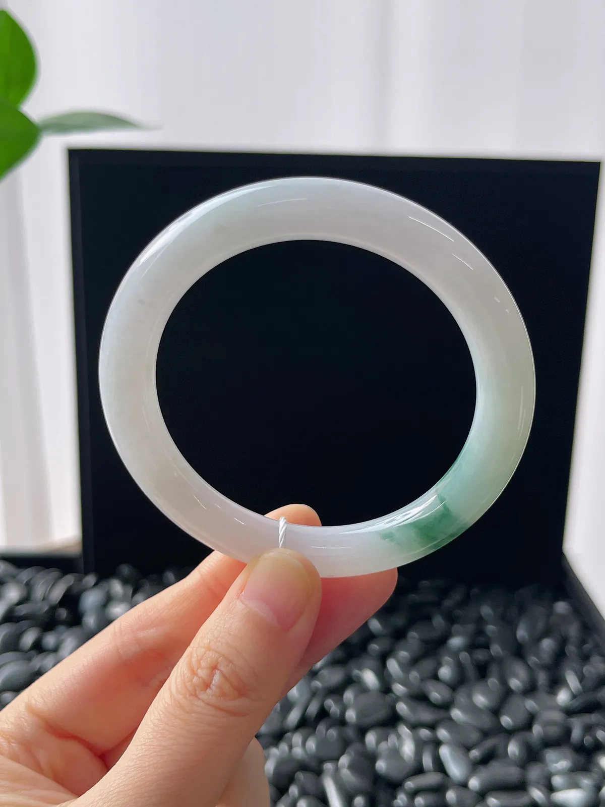 圆镯52.4圈口，翡翠糯化种飘花手镯