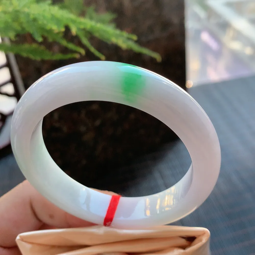 正圈冰糯阳绿 无瑕 尺寸:55.4/12.4/8.7 色好