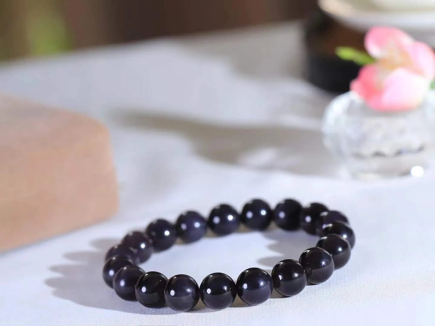 【珠圆玉润.手串】

精品和田玉紫罗兰珠圆玉润手串 玉质温润细腻  整串打磨圆润，佩戴舒适。珠珠落玉