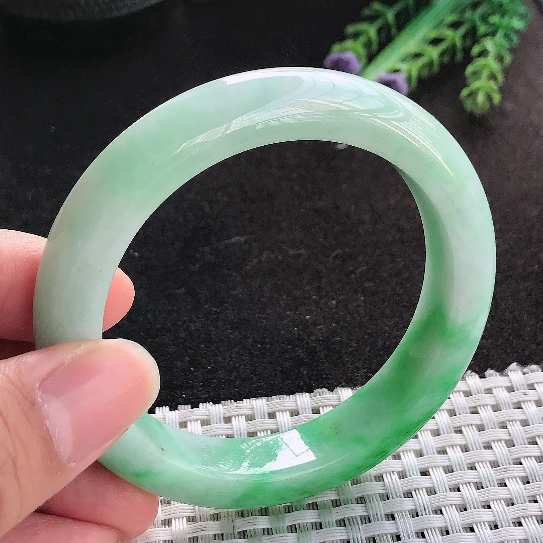 天然A货翡翠56/12.5/9.5老坑精美飘阳绿辣绿手镯宽边玉手镯