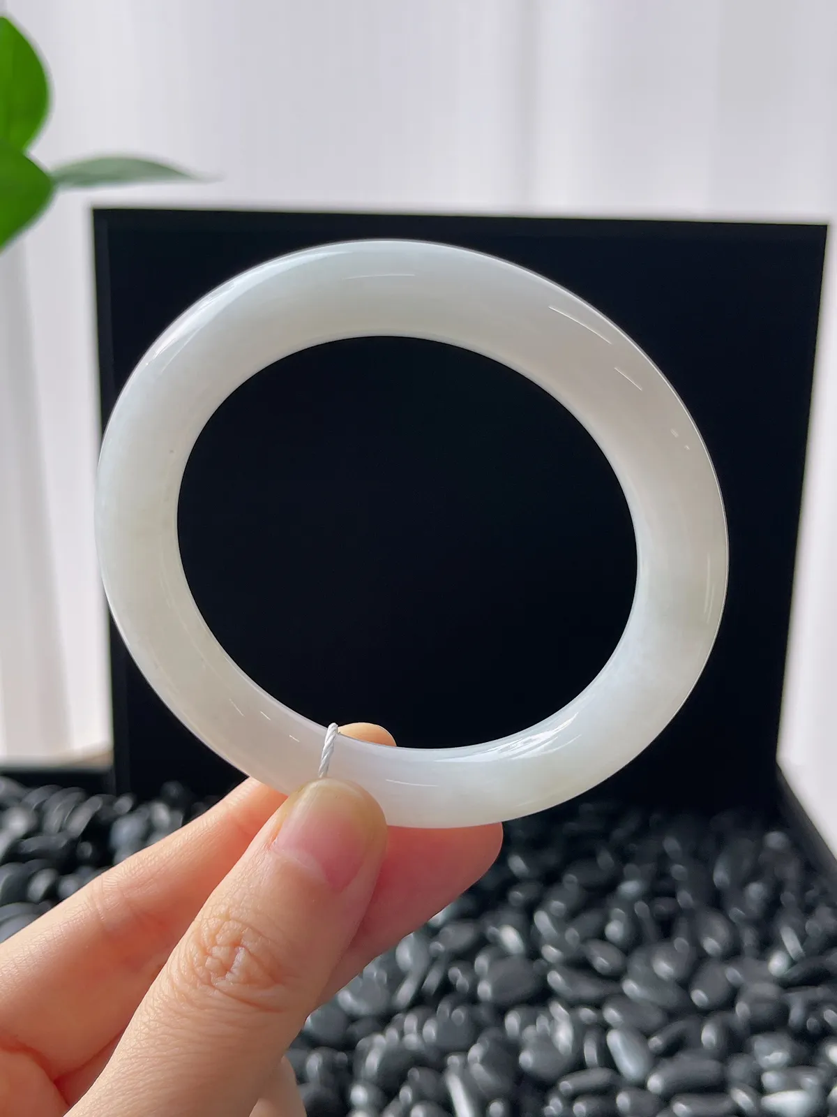 圆镯54.7圈口，翡翠手镯