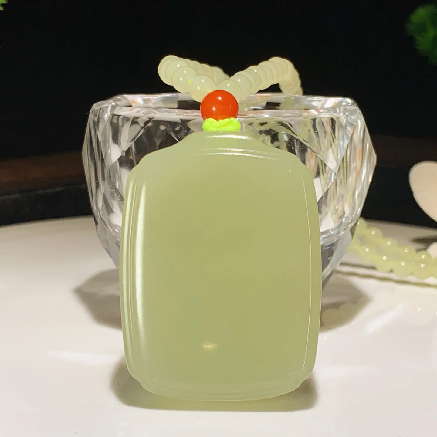 新疆若羌黄口料平安无事牌挂件。尺寸47/35/13重77.5克。玉质细腻油润。手推出油。佩戴高端典雅。lt251128