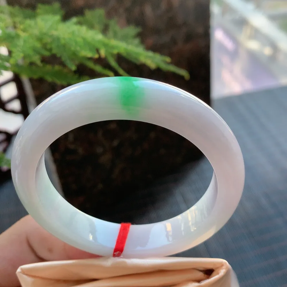 正圈冰糯阳绿 无瑕 尺寸:55.4/12.4/8.7 色好