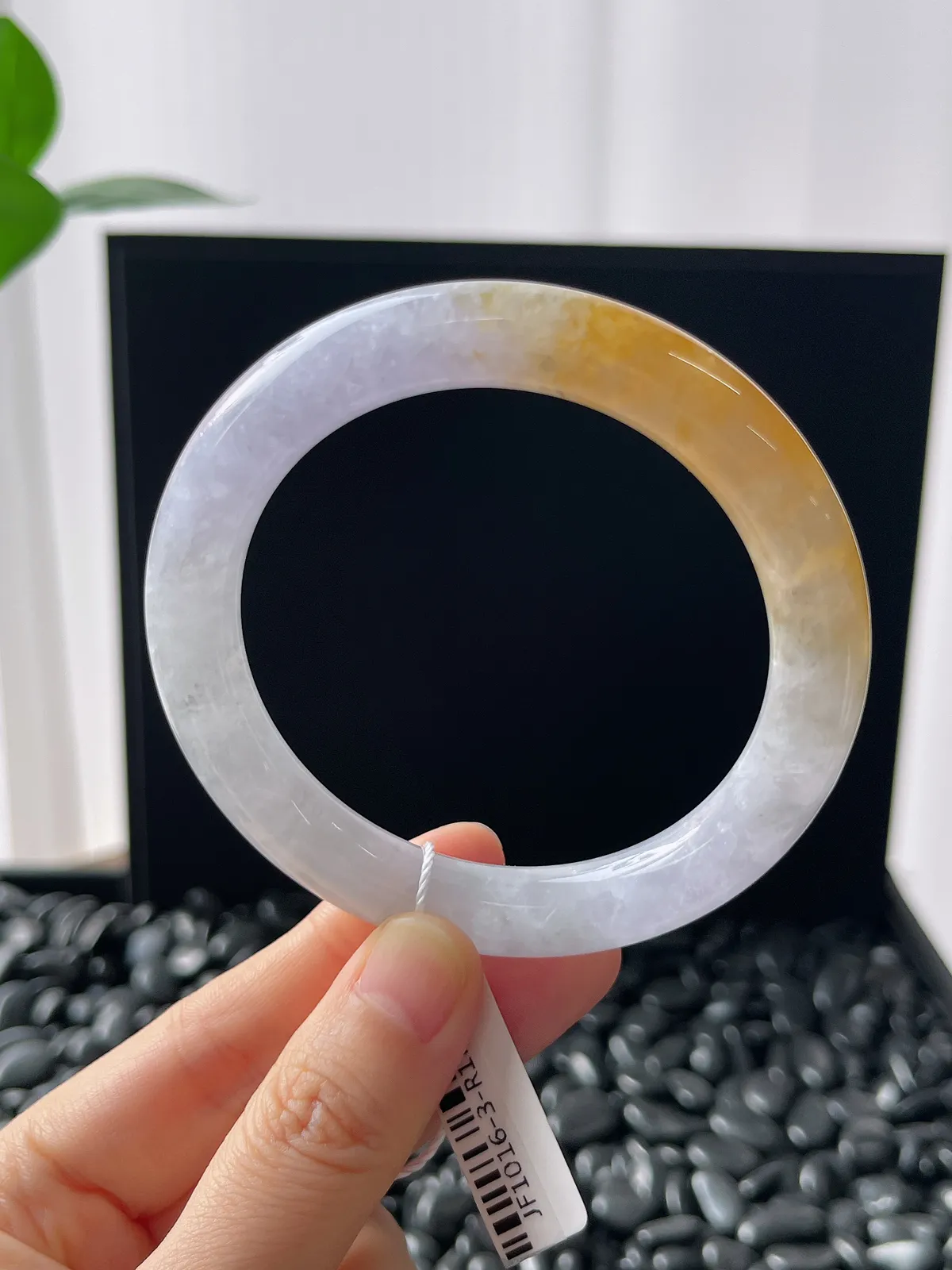 圆镯55.5圈口，翡翠糯化种黄色手镯