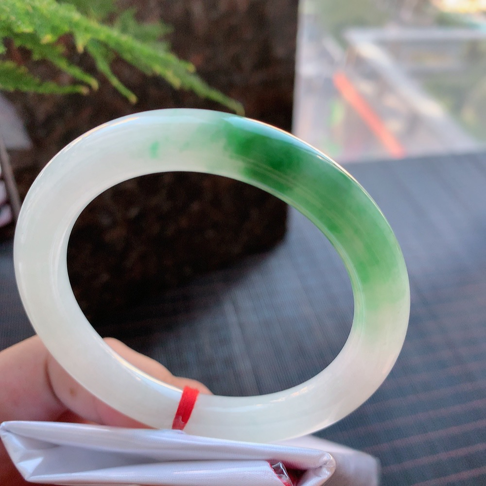 圆条冰翠绿 无瑕 尺寸:54.8/9.3 色好