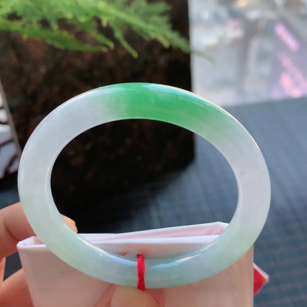 圆条冰糯阳绿 无瑕 尺寸:53.5/8.7 色好🥰🥰