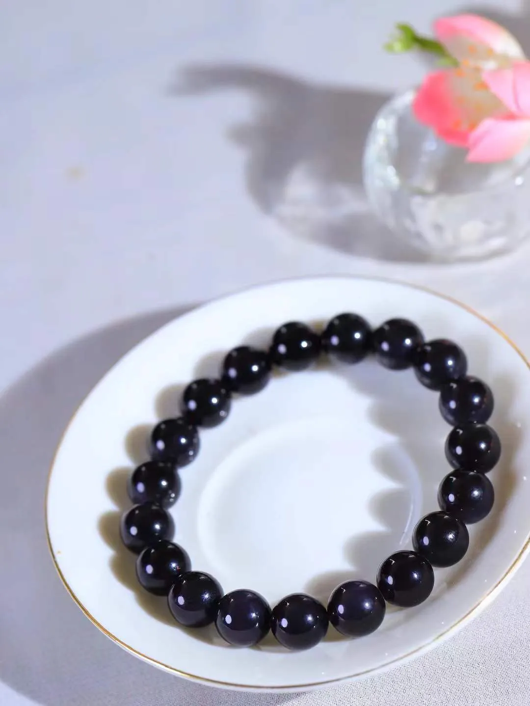 【珠圆玉润.手串】

精品和田玉帝王紫珠圆玉润手串 玉质温润细腻  整串打磨圆润，佩戴舒适。珠珠落玉盘，间关莺语花底滑，一生美好时光，无论身在何处，都有它相伴相守。事事顺遂，幸福美满，吉祥如意。重29克 尺寸取一10mm FDT-161103013