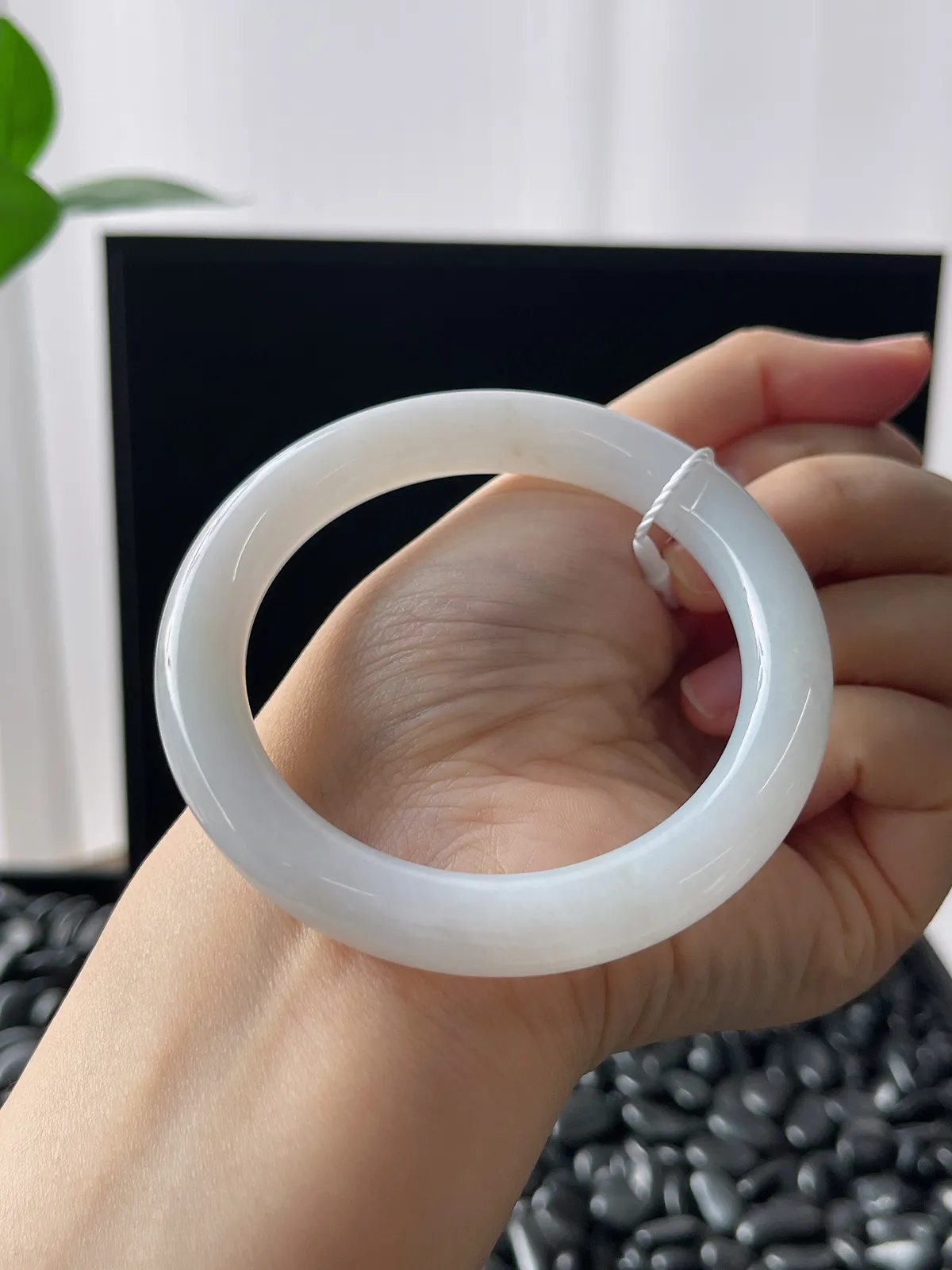 圆镯54.7圈口，翡翠手镯