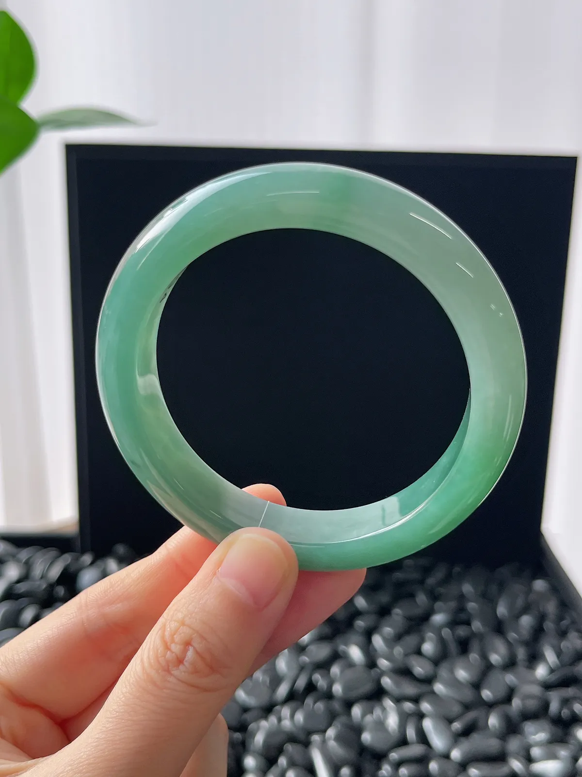 正圈54.7圈口，翡翠冰糯种绿色手镯