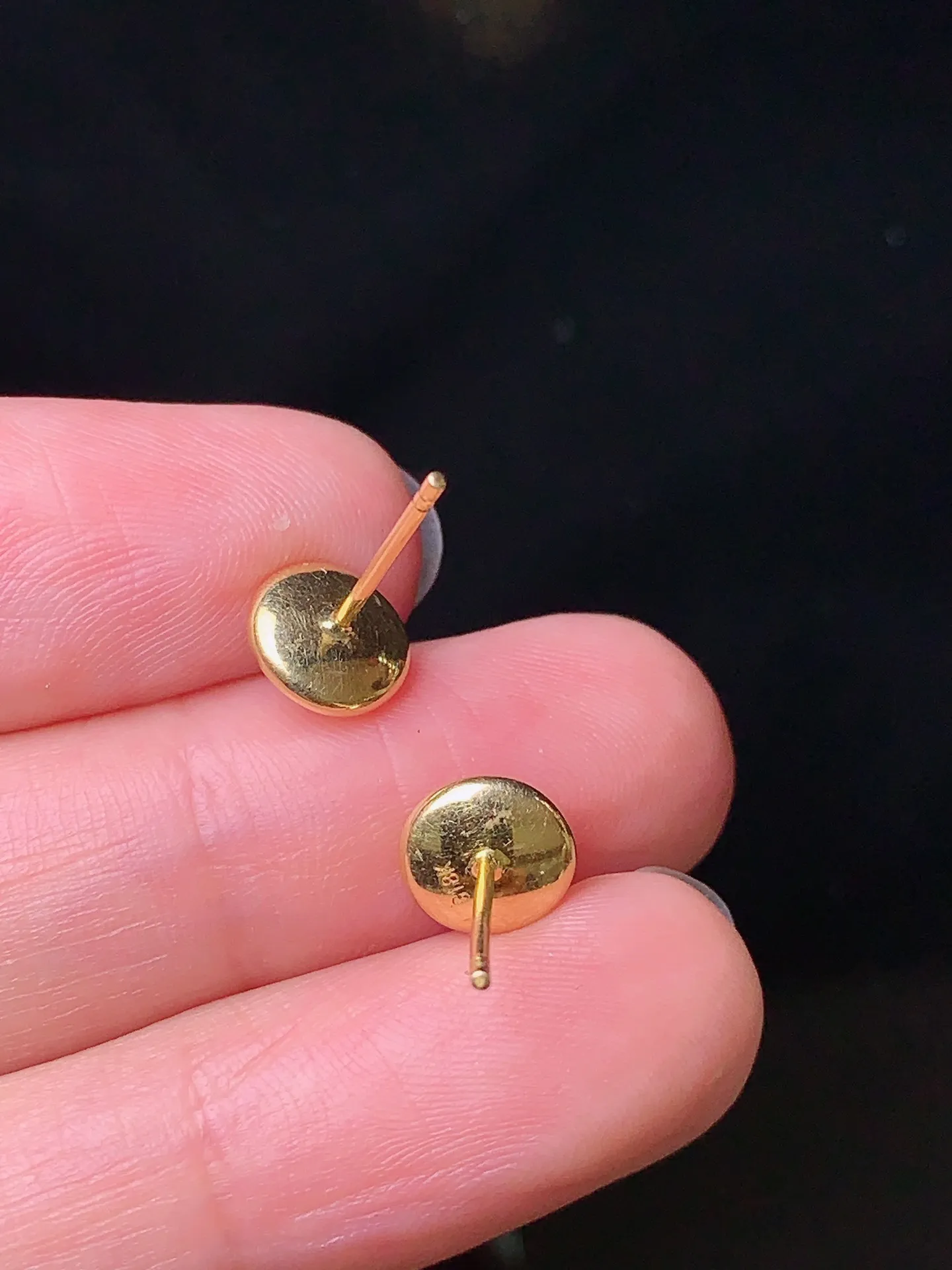 18k金镶嵌冰种蛋面耳钉 玉质细腻 色泽清新  整体尺寸7.2*6.8*3.8