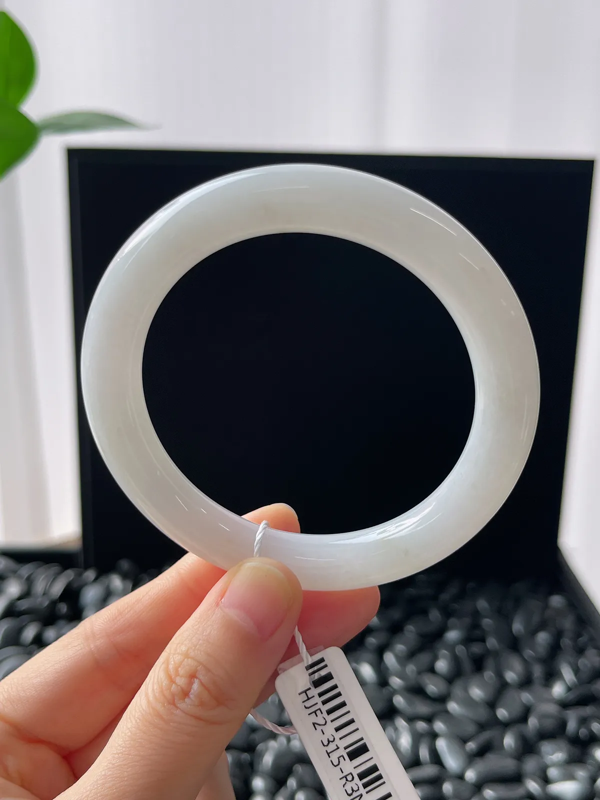 圆镯54.7圈口，翡翠手镯