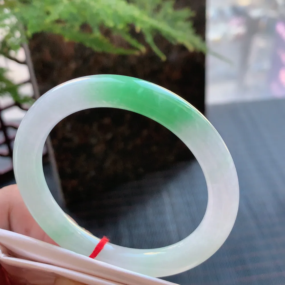 圆条冰糯阳绿 无瑕 尺寸:53.5/8.7 色好🥰🥰