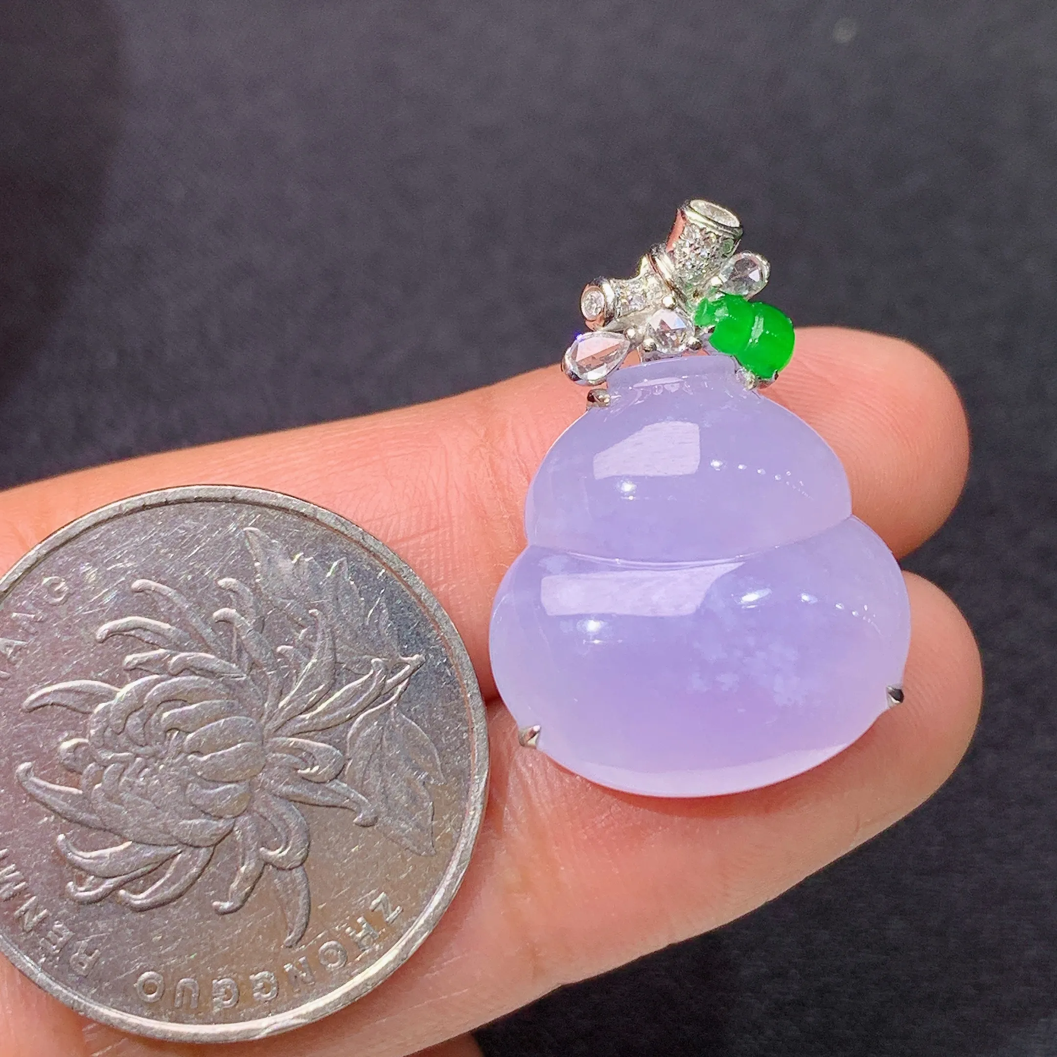 冰紫罗兰葫芦吊坠，18k金镶嵌，温润细腻，颜色鲜艳，整体尺寸25.8*18.3*7