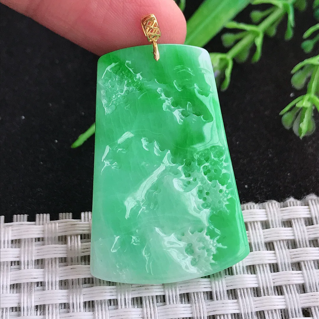 天然a货翡翠40.5/27.9/4.3老坑18k金镶嵌精美飘阳绿山水牌吊坠翡翠玉挂件