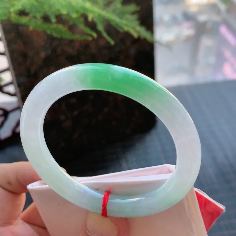 圆条冰糯阳绿 无瑕 尺寸:53.5/8.7 色好🥰🥰