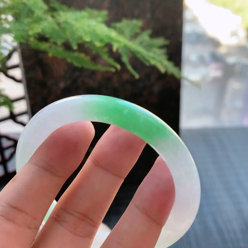 圆条冰糯阳绿 无瑕 尺寸:53.5/8.7 色好🥰🥰