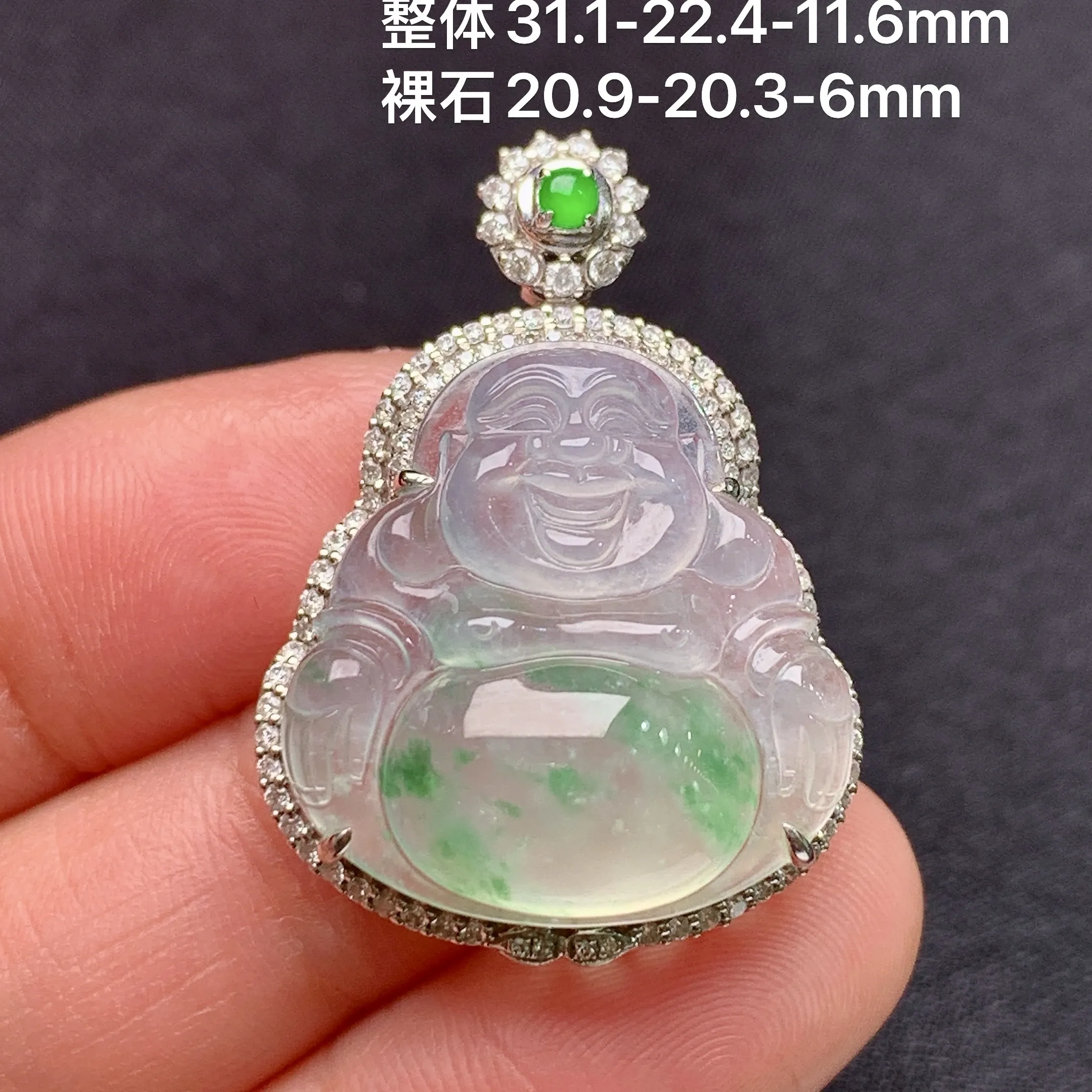 冰飘绿笑佛吊坠，18k金镶嵌，冰润色阳，品相好，种水足，整体尺寸31.1*22.4*11.6