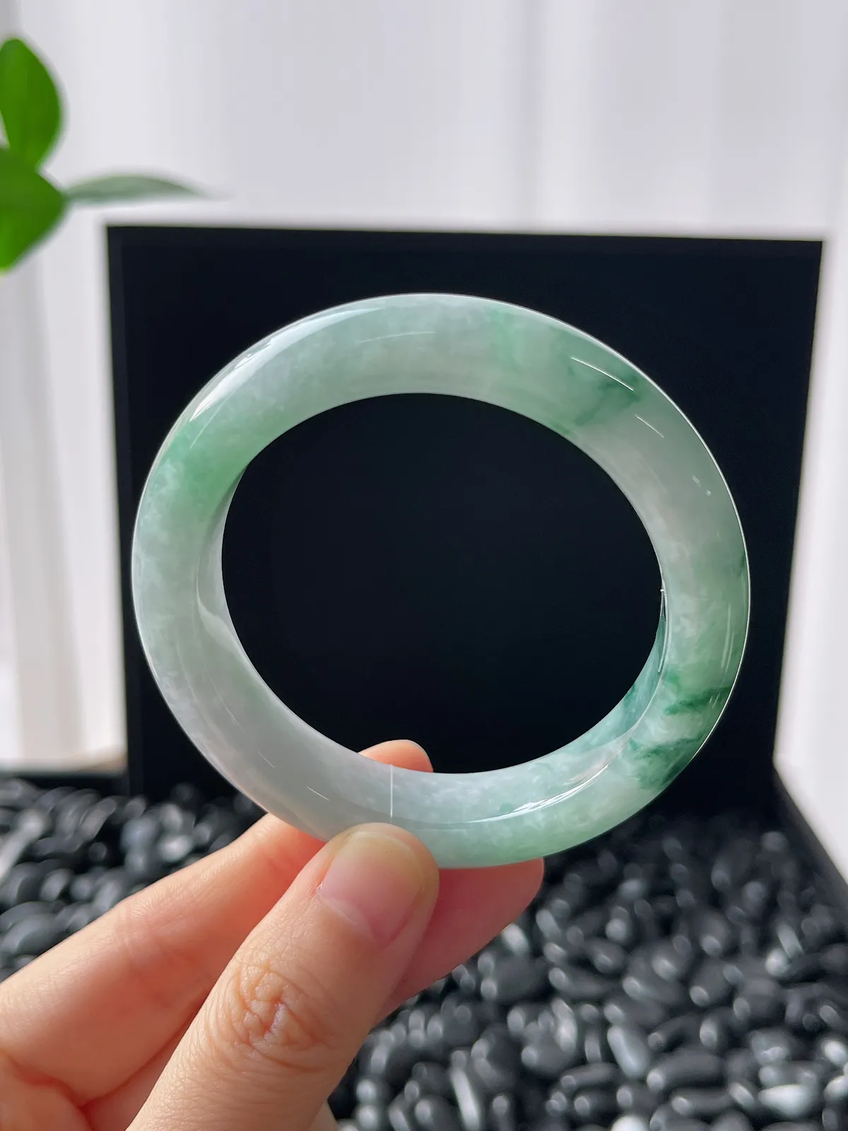 正圈50.8圈口，翡翠糯化种飘绿手镯