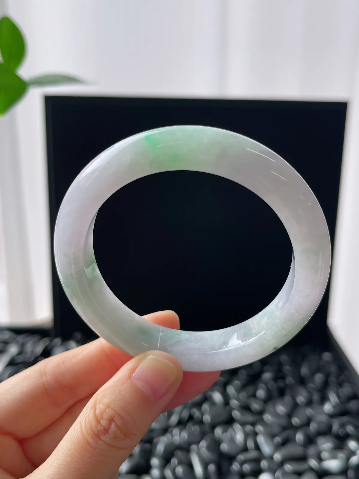 正圈54圈口，翡翠糯化种飘绿春带彩手镯