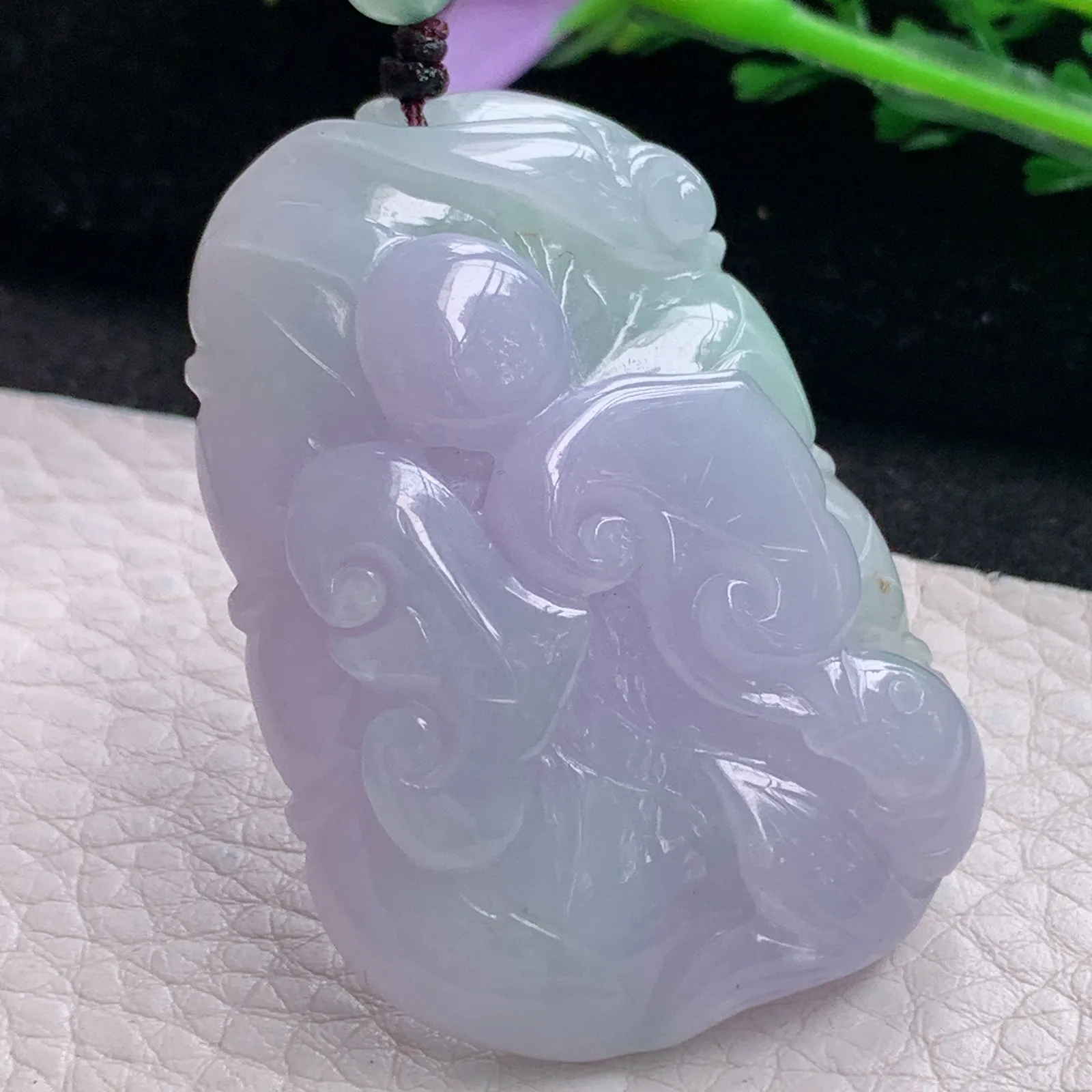 zen自然光47*34.3*11.3天然缅甸翡翠春带彩力争上游玉吊坠 玉挂件