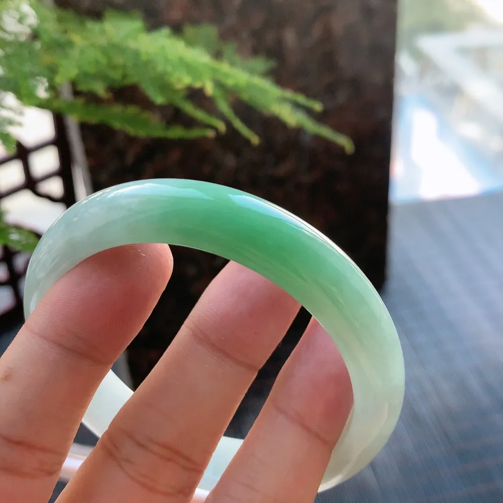 正圈冰糯翠绿 无瑕 尺寸:57.2/12.1/7.9 色好🥰🥰