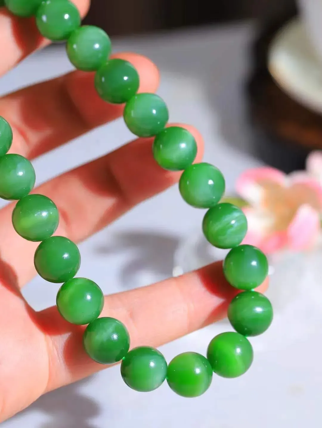 【珠圆玉润.项链】

收藏级️和田玉碧玉猫眼珠圆玉润项链 玉质温润细腻  整串打磨圆润，佩戴舒适。珠珠落玉盘，间关莺语花底滑，一生美好时光，无论身在何处，都有它相伴相守。事事顺遂，幸福美满，吉祥如意。重110.4克 尺寸取一12mm  361103033T