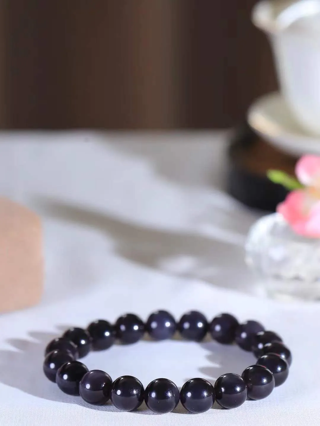 【珠圆玉润.手串】

精品和田玉紫罗兰珠圆玉润手串 玉质温润细腻  整串打磨圆润，佩戴舒适。珠珠落玉