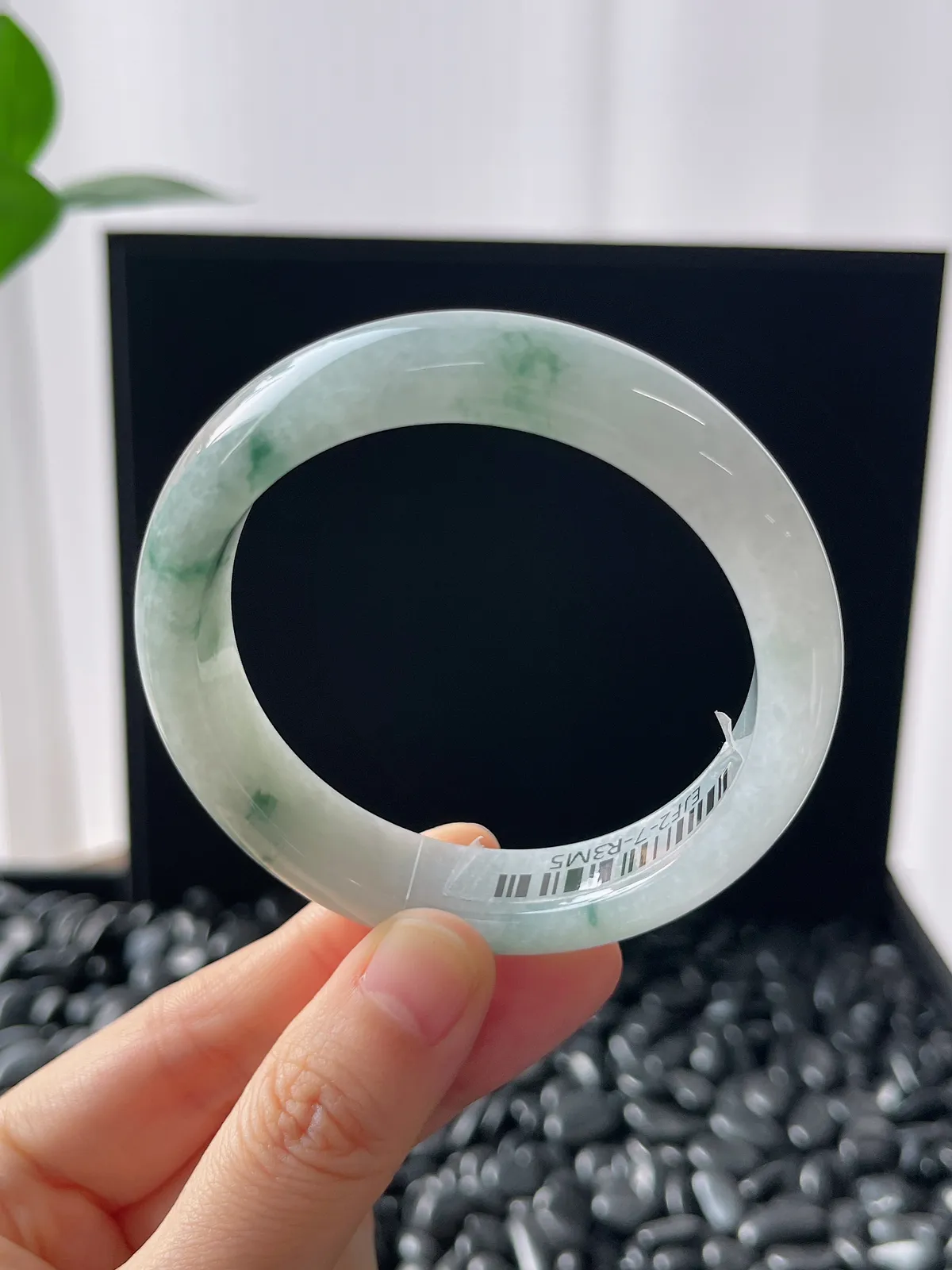 正圈53.8圈口，翡翠糯化种飘绿手镯