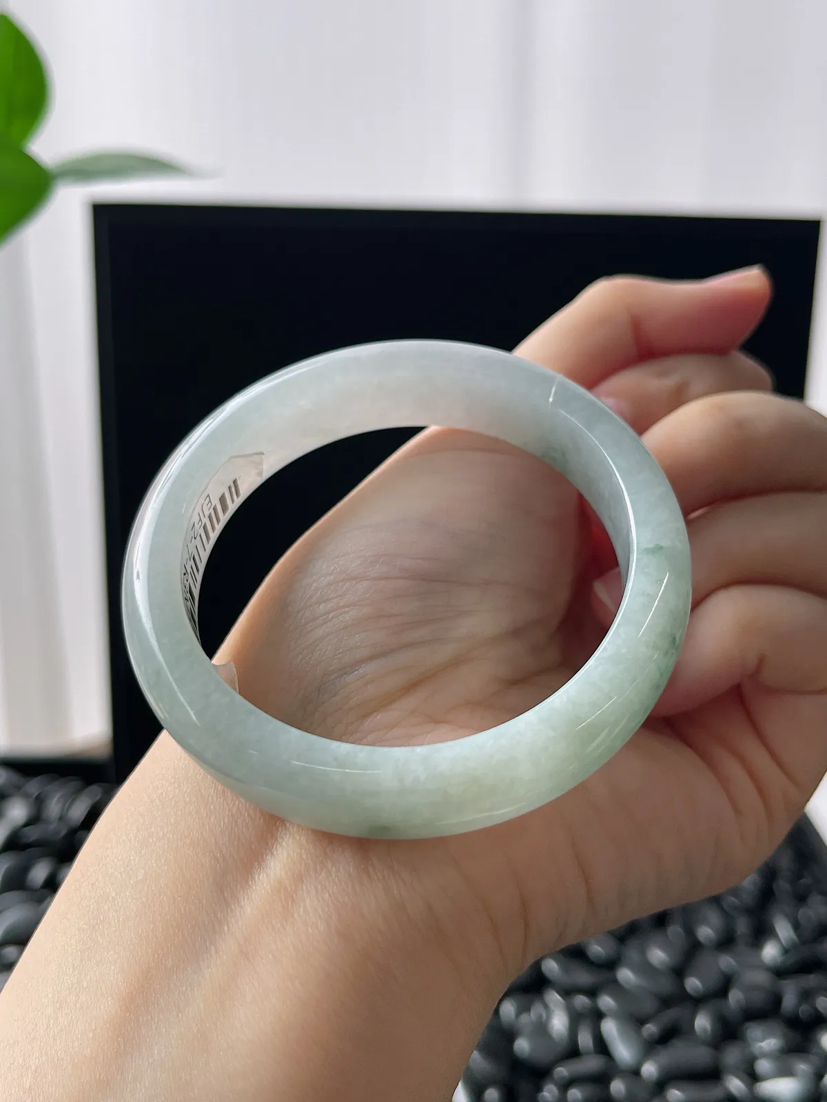 正圈53.8圈口，翡翠糯化种飘绿手镯