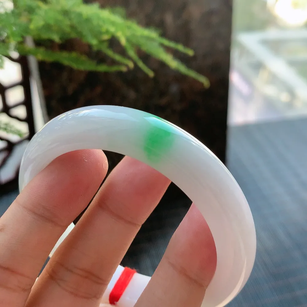 正圈冰糯阳绿 无瑕 尺寸:55.4/12.4/8.7 色好