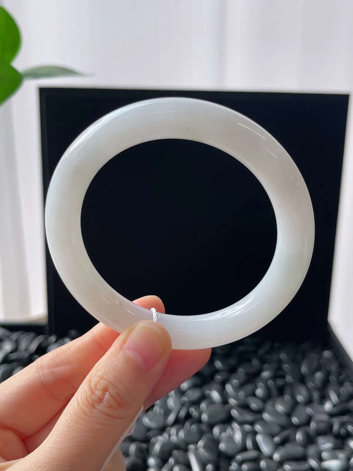 圆镯54.7圈口，翡翠手镯