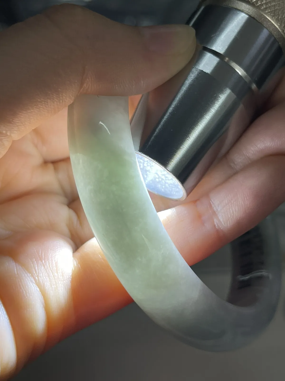 正圈59.7圈口，翡翠糯化种飘绿手镯