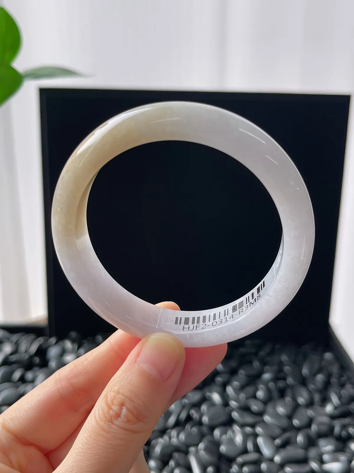 正圈55.7圈口，翡翠糯化种黄色手镯