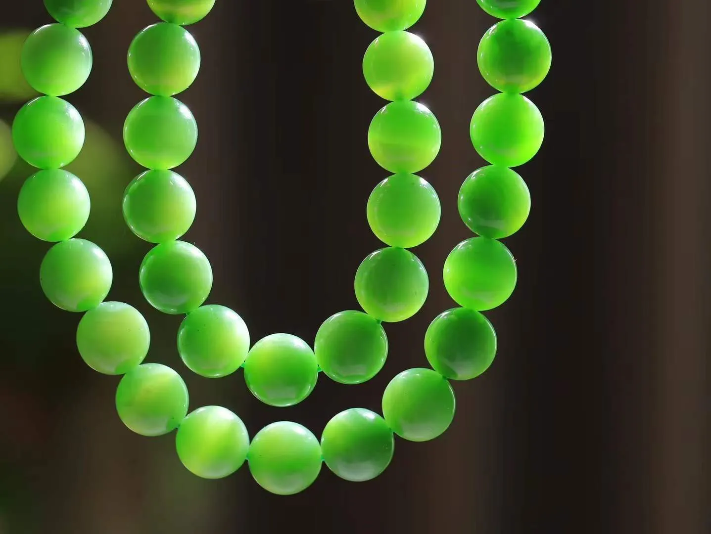 【珠圆玉润.项链】

收藏级️和田玉碧玉猫眼珠圆玉润项链 玉质温润细腻  整串打磨圆润，佩戴舒适。珠珠落玉盘，间关莺语花底滑，一生美好时光，无论身在何处，都有它相伴相守。事事顺遂，幸福美满，吉祥如意。重110.4克 尺寸取一12mm  361103033T