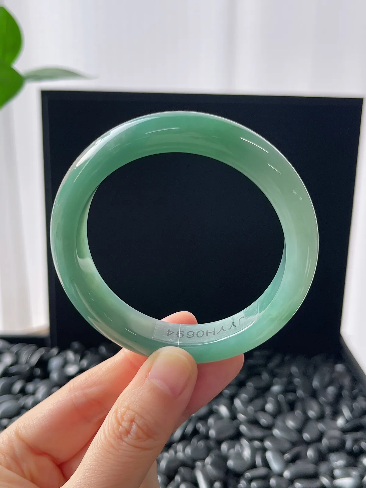 正圈54.7圈口，翡翠冰糯种绿色手镯