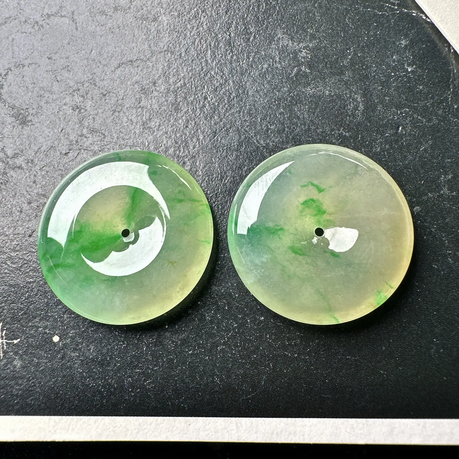 【冰种黄加绿平安扣一对】质地细腻，难得的冰润度，难得的好颜色，韵味十足，古色古香