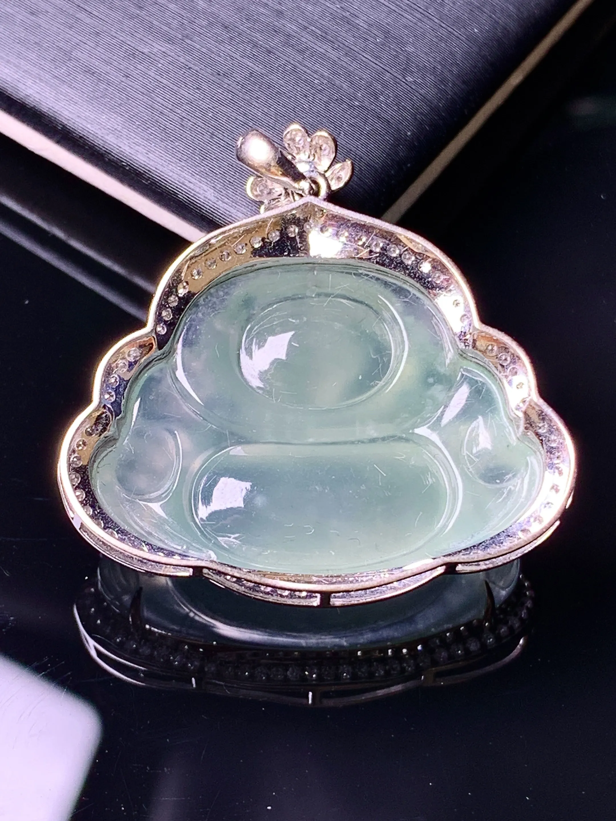 18k金钻镶嵌冰种佛公吊坠 玉质细腻 色泽清新艳丽 整体尺寸28.8*28*8.8