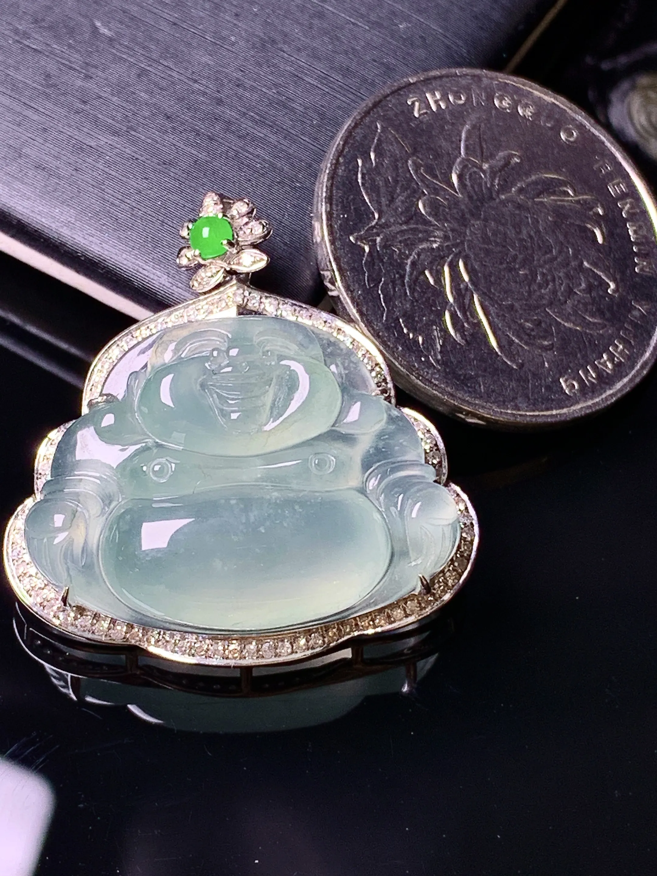 18k金钻镶嵌冰种佛公吊坠 玉质细腻 色泽清新艳丽 整体尺寸28.8*28*8.8