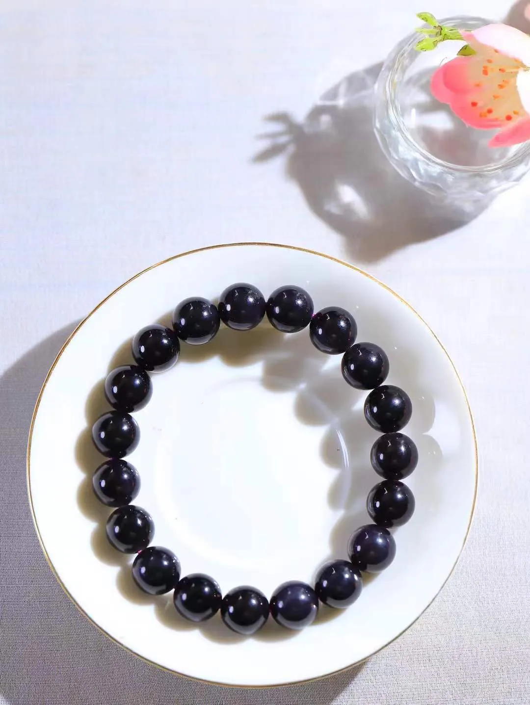 【珠圆玉润.手串】

精品和田玉帝王紫珠圆玉润手串 玉质温润细腻  整串打磨圆润，佩戴舒适。珠珠落玉盘，间关莺语花底滑，一生美好时光，无论身在何处，都有它相伴相守。事事顺遂，幸福美满，吉祥如意。重29克 尺寸取一10mm FDT-161103013