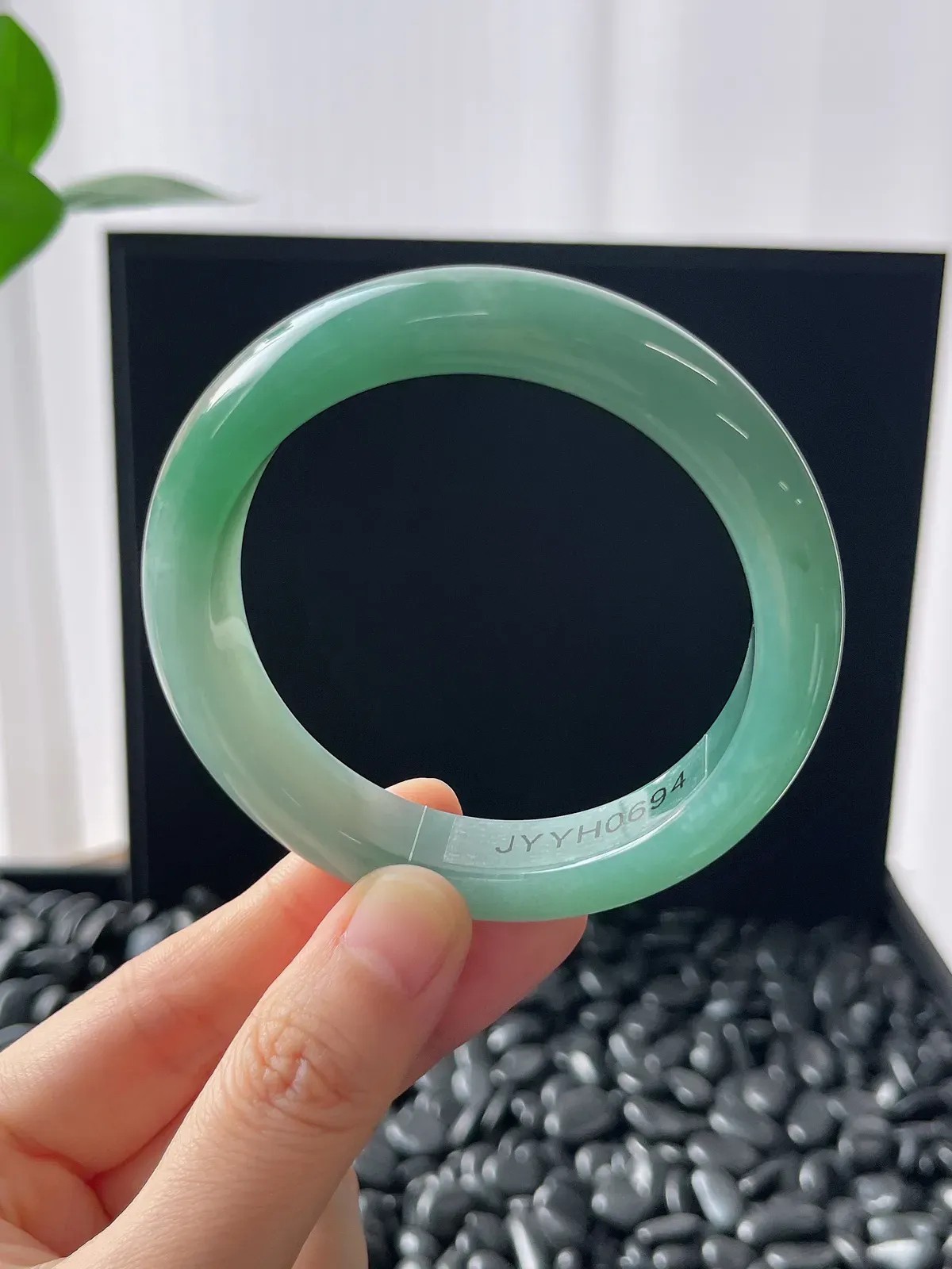 正圈54.7圈口，翡翠冰糯种绿色手镯