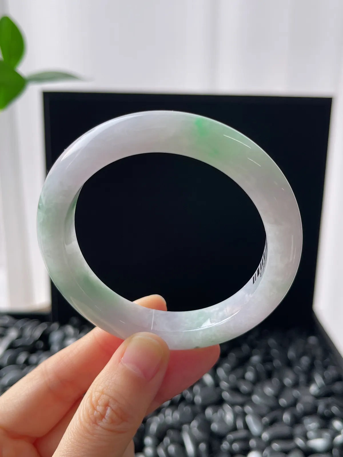 正圈54圈口，翡翠糯化种飘绿春带彩手镯