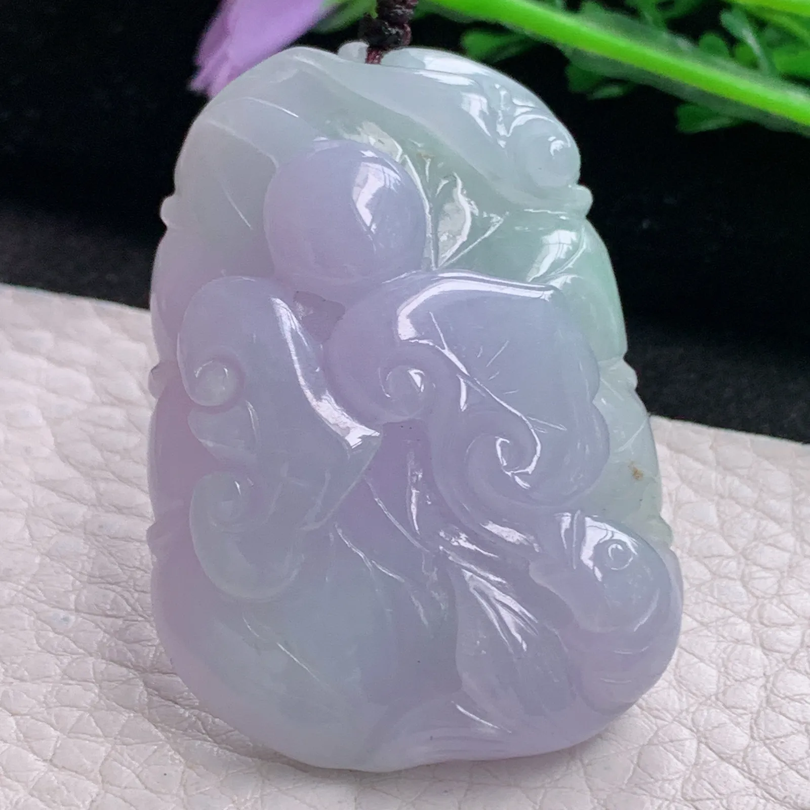 zen自然光47*34.3*11.3天然缅甸翡翠春带彩力争上游玉吊坠 玉挂件