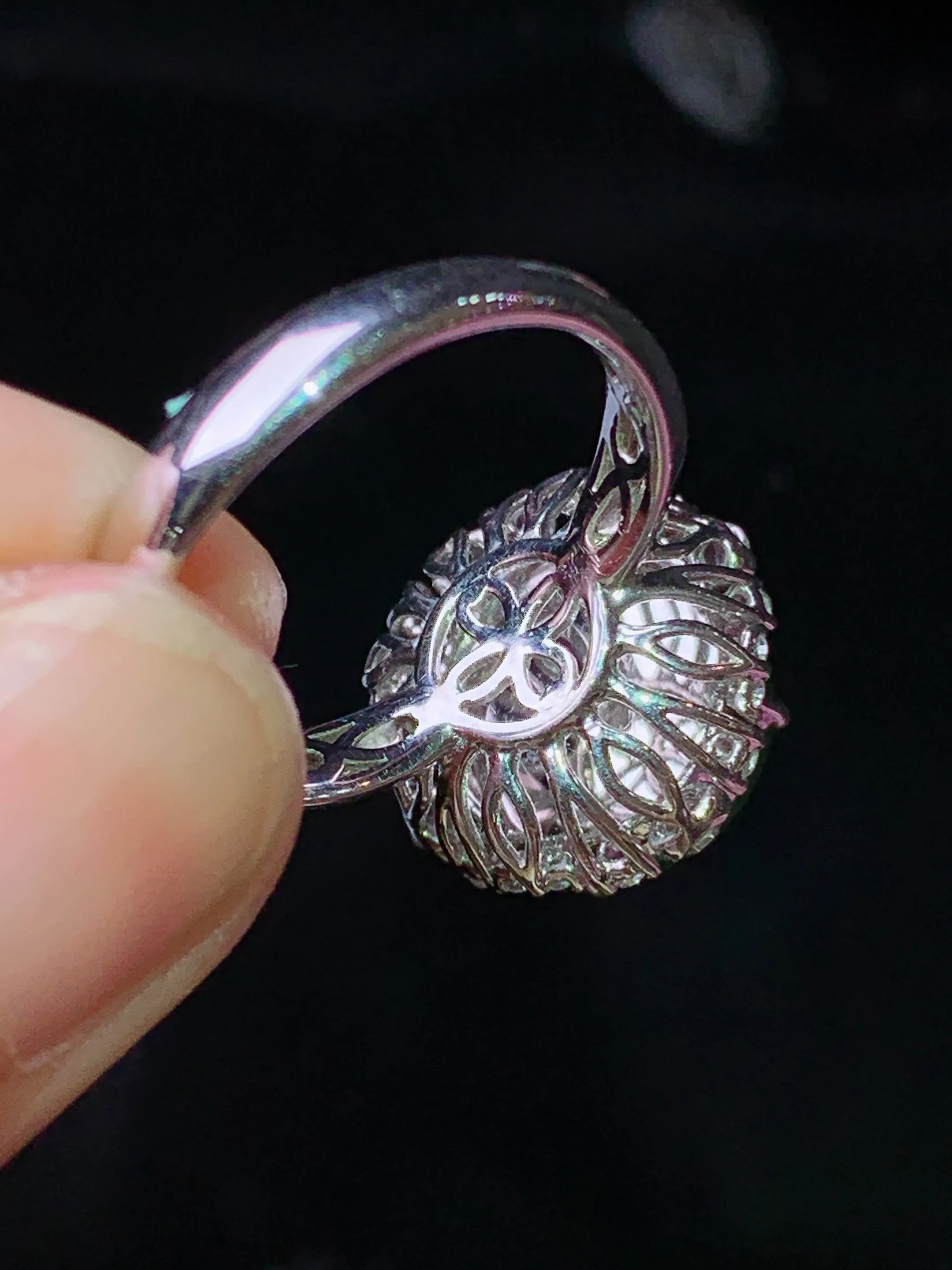 18k金钻镶嵌满绿蛋面戒指 玉质细腻 色泽清新艳丽 圈口13.5 整体尺寸14.8*12