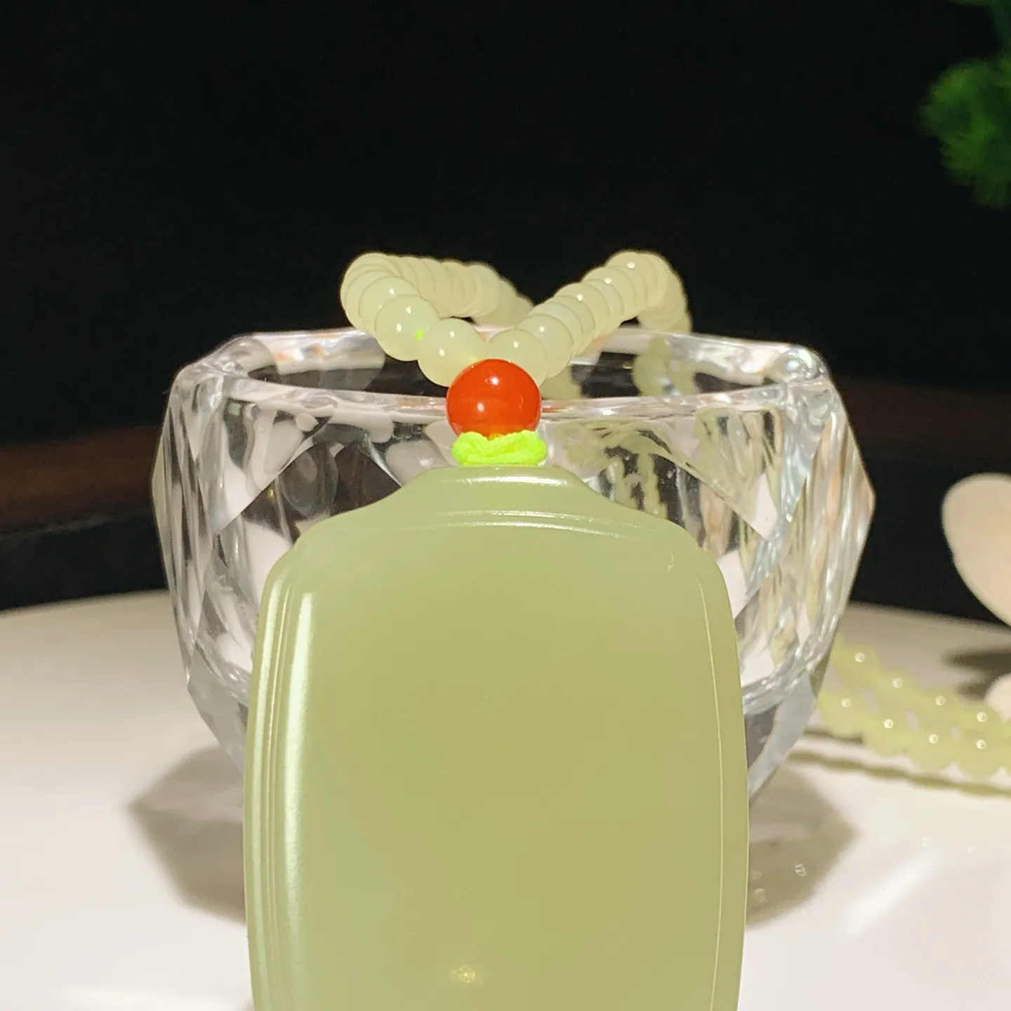 新疆若羌黄口料平安无事牌挂件。尺寸47/35/13重77.5克。玉质细腻油润。手推出油。佩戴高端典雅。lt251128