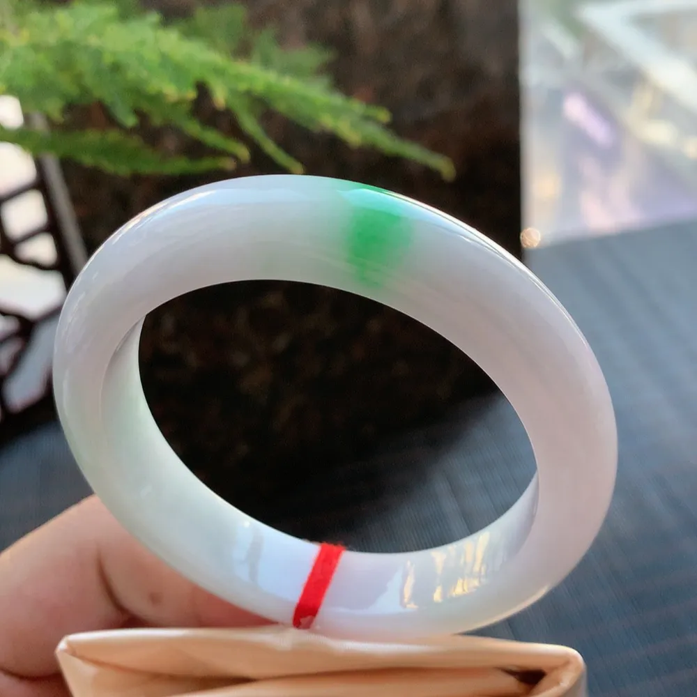 正圈冰糯阳绿 无瑕 尺寸:55.4/12.4/8.7 色好