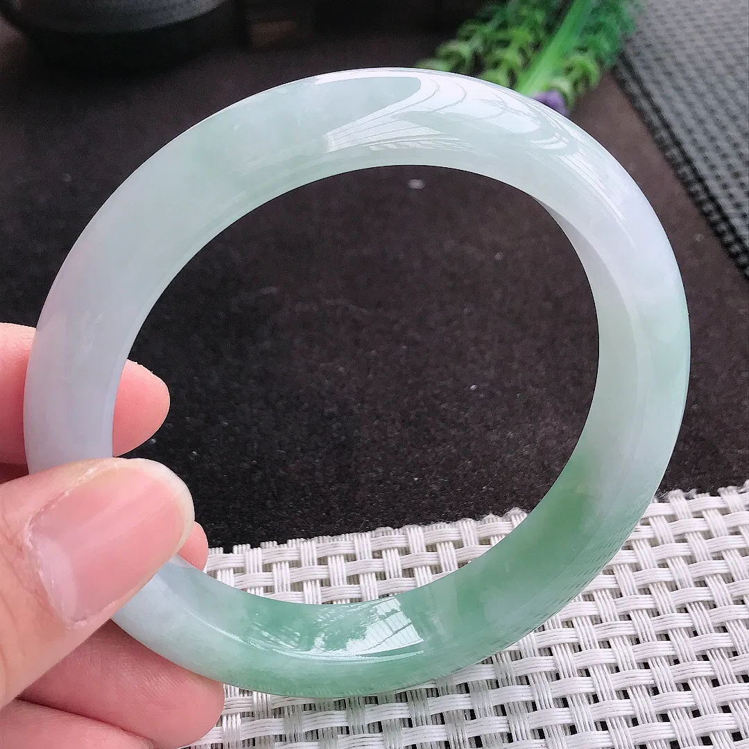 天然A货翡翠63/12.6/9.5老坑冰胶果冻大圈口飘花手镯宽边玉手镯